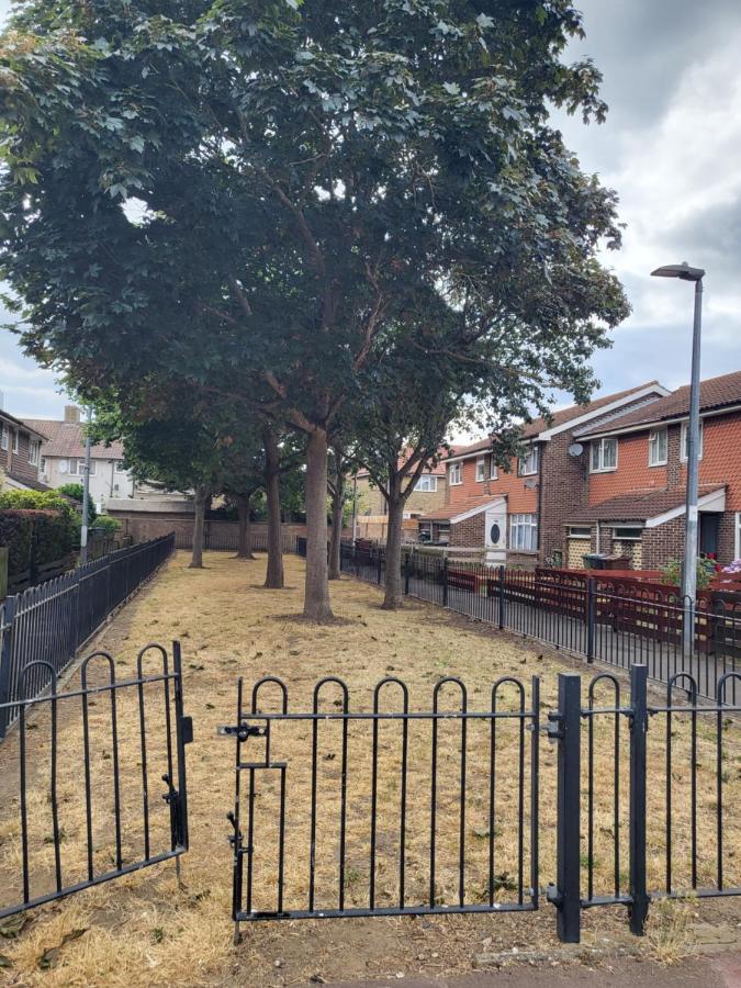 Crane Home In Dagenham With Free Wi Fi Exterior foto