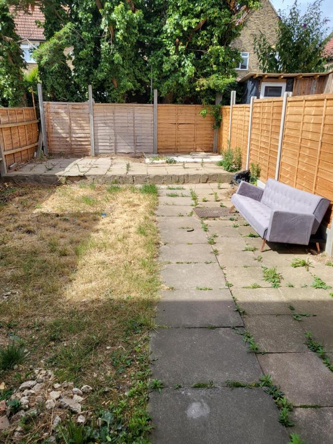 Crane Home In Dagenham With Free Wi Fi Exterior foto
